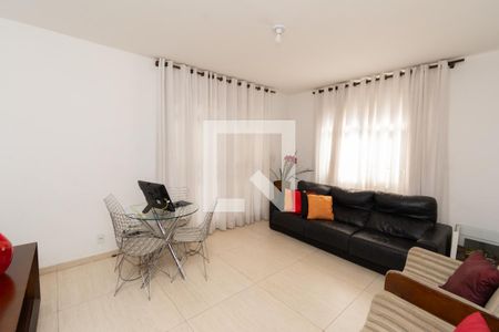 Sala de TV de casa à venda com 3 quartos, 360m² em Milionários, Belo Horizonte