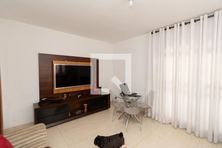 Sala de TV de casa à venda com 3 quartos, 360m² em Milionários, Belo Horizonte