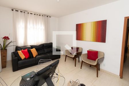 Sala de TV de casa à venda com 3 quartos, 360m² em Milionários, Belo Horizonte