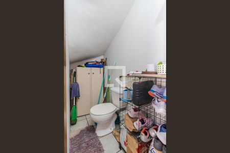 Casa de condomínio à venda com 331m², 3 quartos e 4 vagas Casa de condomínio à venda com 331m², 3 quartos e 4 vagasBanheiro de serviço