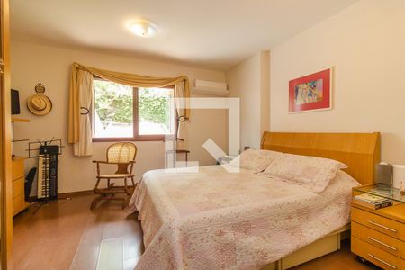 Casa de condomínio à venda com 331m², 3 quartos e 4 vagas Casa de condomínio à venda com 331m², 3 quartos e 4 vagasQuarto 1