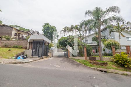 Casa de condomínio à venda com 331m², 3 quartos e 4 vagas Casa de condomínio à venda com 331m², 3 quartos e 4 vagasFachada