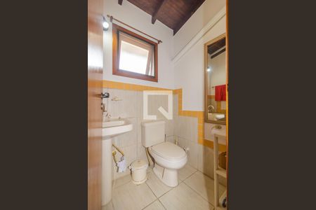 Casa de condomínio à venda com 331m², 3 quartos e 4 vagas Casa de condomínio à venda com 331m², 3 quartos e 4 vagasBanheiro 2