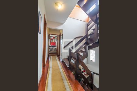 Casa de condomínio à venda com 331m², 3 quartos e 4 vagas Casa de condomínio à venda com 331m², 3 quartos e 4 vagasCorredor