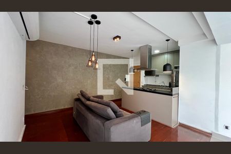 Sala  de apartamento à venda com 2 quartos, 100m² em Vila Madalena, São Paulo