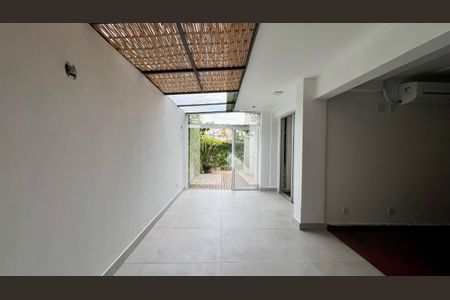 Sala  de apartamento à venda com 2 quartos, 100m² em Vila Madalena, São Paulo