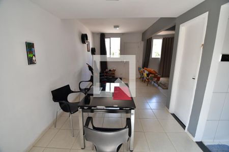 Sala de casa de condomínio para alugar com 3 quartos, 78m² em Fazenda Santa Cândida, Campinas