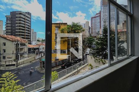 Vista da sala de apartamento para alugar com 2 quartos, 80m² em Barra, Salvador