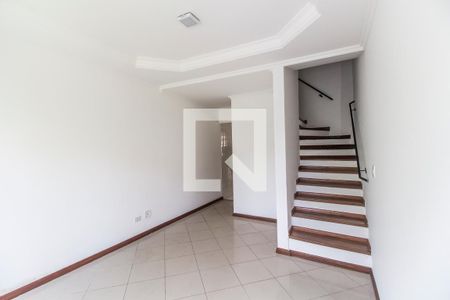 Sala de casa de condomínio à venda com 2 quartos, 70m² em Jardim Regina Alice, Barueri