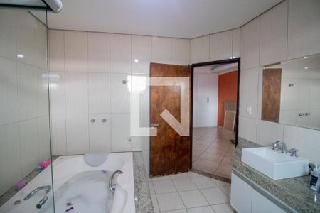 Banheiro de casa à venda com 3 quartos, 370m² em Milanez, Contagem