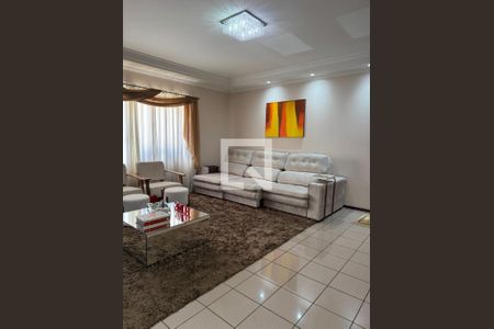 Casa à venda com 245m², 3 quartos e 4 vagasFoto 03