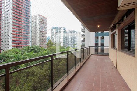 Varanda de apartamento para alugar com 4 quartos, 170m² em Barra da Tijuca, Rio de Janeiro