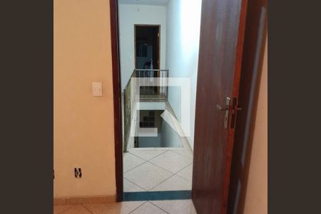 Corredor de casa à venda com 4 quartos, 140m² em Primeiro de Maio, Belo Horizonte