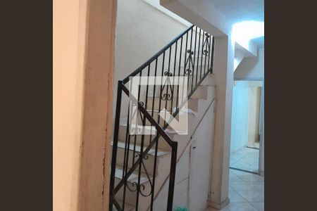 Escada de casa à venda com 4 quartos, 140m² em Primeiro de Maio, Belo Horizonte