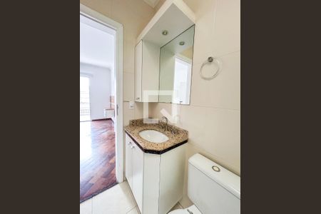 Banheiro da Suíte de casa para alugar com 2 quartos, 96m² em Vila Gea, São Paulo