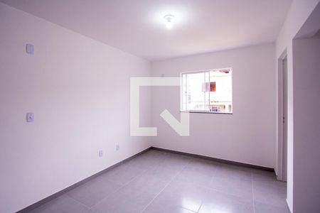 Sala de apartamento para alugar com 1 quarto, 55m² em Mutondo, São Gonçalo