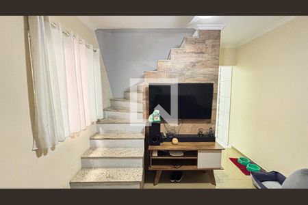 Sala  de casa de condomínio à venda com 2 quartos, 90m² em Vila Humaita, Santo André