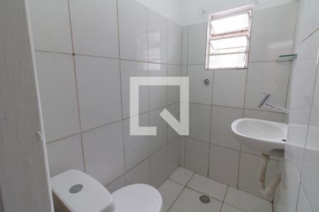 Banheiro de casa para alugar com 1 quarto, 50m² em Vila Dalva, São Paulo