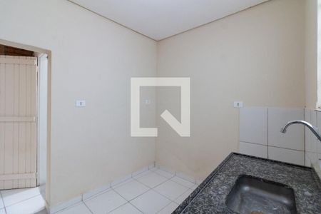 Cozinha de casa para alugar com 1 quarto, 50m² em Vila Dalva, São Paulo