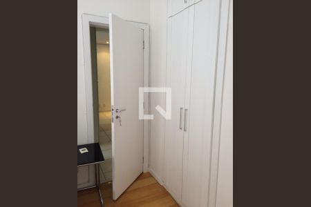 Banheiro de apartamento para alugar com 1 quarto, 48m² em Funcionários, Belo Horizonte