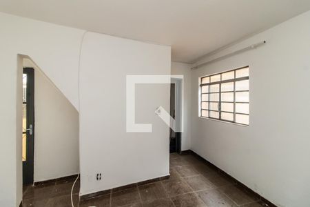 Sala de casa para alugar com 2 quartos, 58m² em Vila Talarico, São Paulo