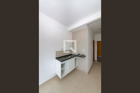 Cozinha de kitnet/studio para alugar com 1 quarto, 15m² em Carlos Prates, Belo Horizonte