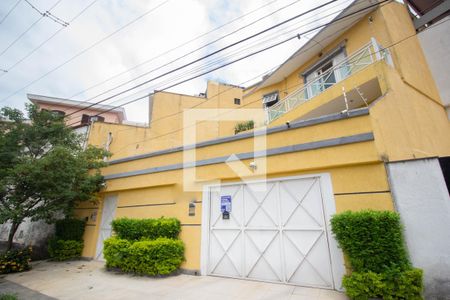 Casa à venda com 134m², 4 quartos e 2 vagas Casa à venda com 134m², 4 quartos e 2 vagasFachada