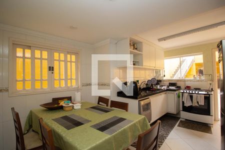 Casa à venda com 134m², 4 quartos e 2 vagas Casa à venda com 134m², 4 quartos e 2 vagasCozinha