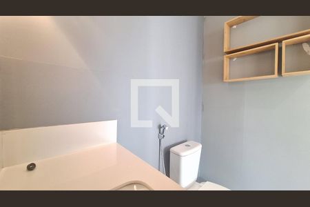 Lavabo de apartamento para alugar com 1 quarto, 64m² em Parque Industrial Tomas Edson, São Paulo