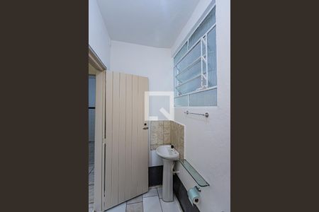 Banheiro de casa para alugar com 1 quarto, 30m² em Vila Baruel, São Paulo