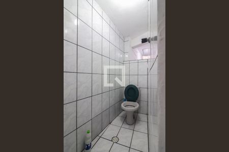 Banheiro de kitnet/studio para alugar com 1 quarto, 18m² em Jardim das Vertentes, São Paulo