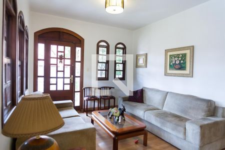 sala de visitas de casa para alugar com 4 quartos, 240m² em Arcadia, Contagem