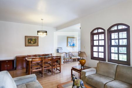 sala de visitas de casa para alugar com 4 quartos, 240m² em Arcadia, Contagem