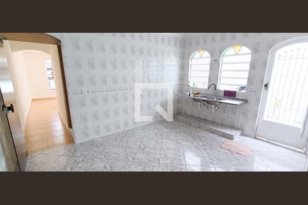 Cozinha de casa para alugar com 1 quarto, 49m² em Jardim Campo Limpo, São Paulo