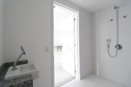 Banheiro de kitnet/studio à venda com 1 quarto, 28m² em Lapa, São Paulo