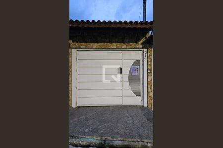 Casa à venda com 173m², 3 quartos e 2 vagas Casa à venda com 173m², 3 quartos e 2 vagasFachada