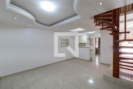 Sala de casa de condomínio à venda com 3 quartos, 100m² em Vila Carmosina, São Paulo