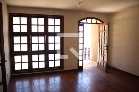 Sala 2 de casa para alugar com 3 quartos, 150m² em Jardim Riacho das Pedras, Contagem