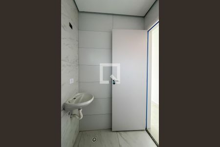 Banheiro de apartamento para alugar com 1 quarto, 39m² em Vila Mangalot, São Paulo