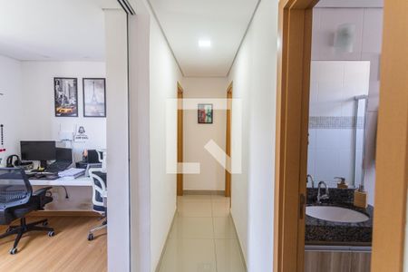 Corredor  de apartamento à venda com 3 quartos, 62m² em Cachoeirinha, Belo Horizonte