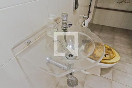 Lavabo de casa para alugar com 4 quartos, 200m² em Vila Mangalot, São Paulo