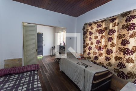 Suíte de casa à venda com 4 quartos, 400m² em Sagrada Família, Belo Horizonte