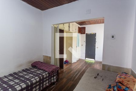 Suíte de casa à venda com 4 quartos, 400m² em Sagrada Família, Belo Horizonte