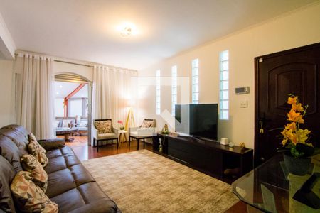 Sala de TV de casa à venda com 3 quartos, 231m² em Vila Helena, Santo André