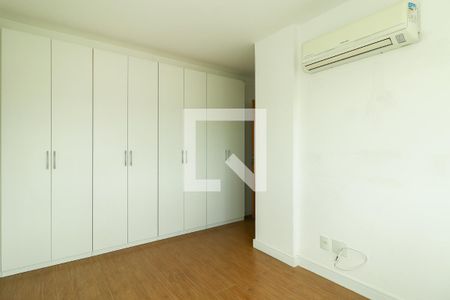 Quarto Suíte de apartamento para alugar com 2 quartos, 70m² em Jardim Itu, Porto Alegre