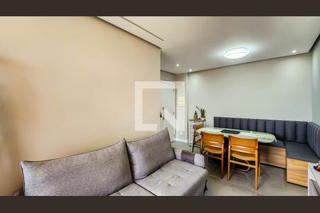 Sala de apartamento à venda com 3 quartos, 55m² em Jardim Tupanci, Barueri