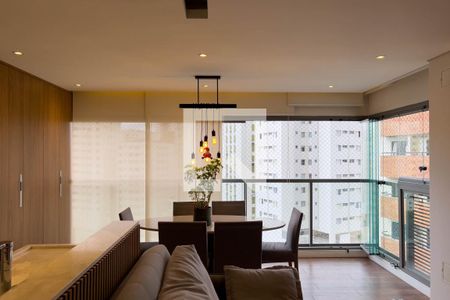 Sala e cozinha de apartamento à venda com 2 quartos, 68m² em Vila Mariana, São Paulo