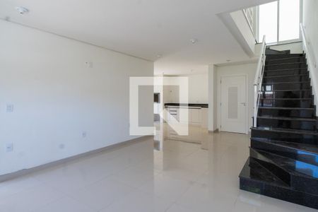 Sala de casa para alugar com 3 quartos, 126m² em Hípica, Porto Alegre