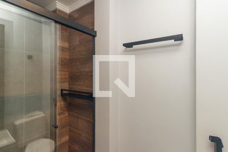 Banheiro de kitnet/studio para alugar com 1 quarto, 21m² em República, São Paulo