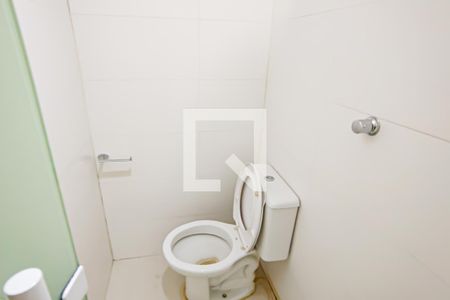 banheiro de kitnet/studio para alugar com 0 quarto, 28m² em Camorim, Rio de Janeiro